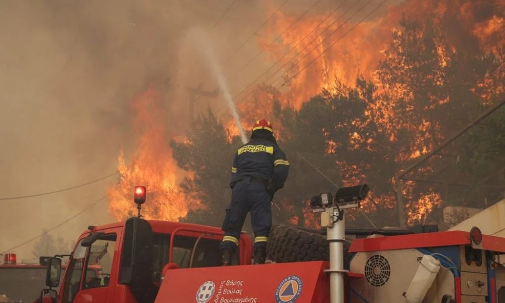 Σπάτα: Έσβησε η φωτιά που ξέσπασε σε δασική έκταση